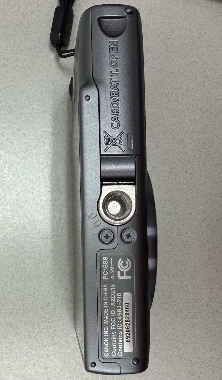 Canon PowerShot ELPH 130 IS 16.0MP Digital Camera Bundle with Case and Charger - Picture 3 of 5